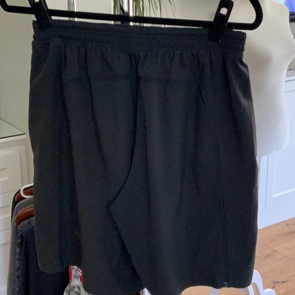 Lululemon shorts 30 - Picture 2 of 3